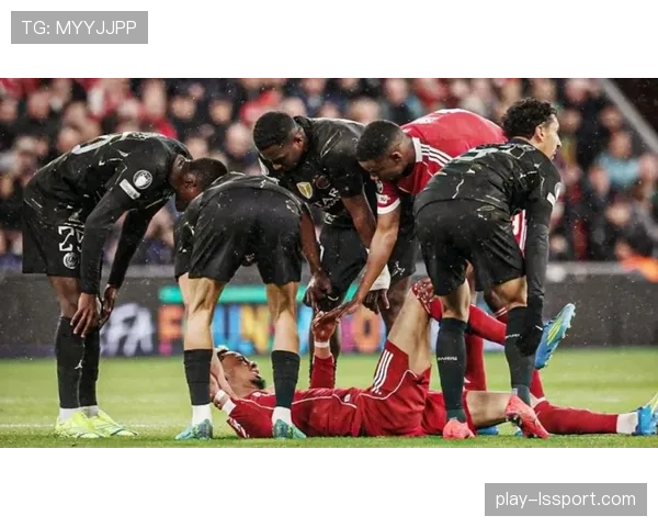 巴黎圣日耳曼前锋于格·埃基蒂克跟腱断裂重伤，赛季报销并错失2026年世界杯